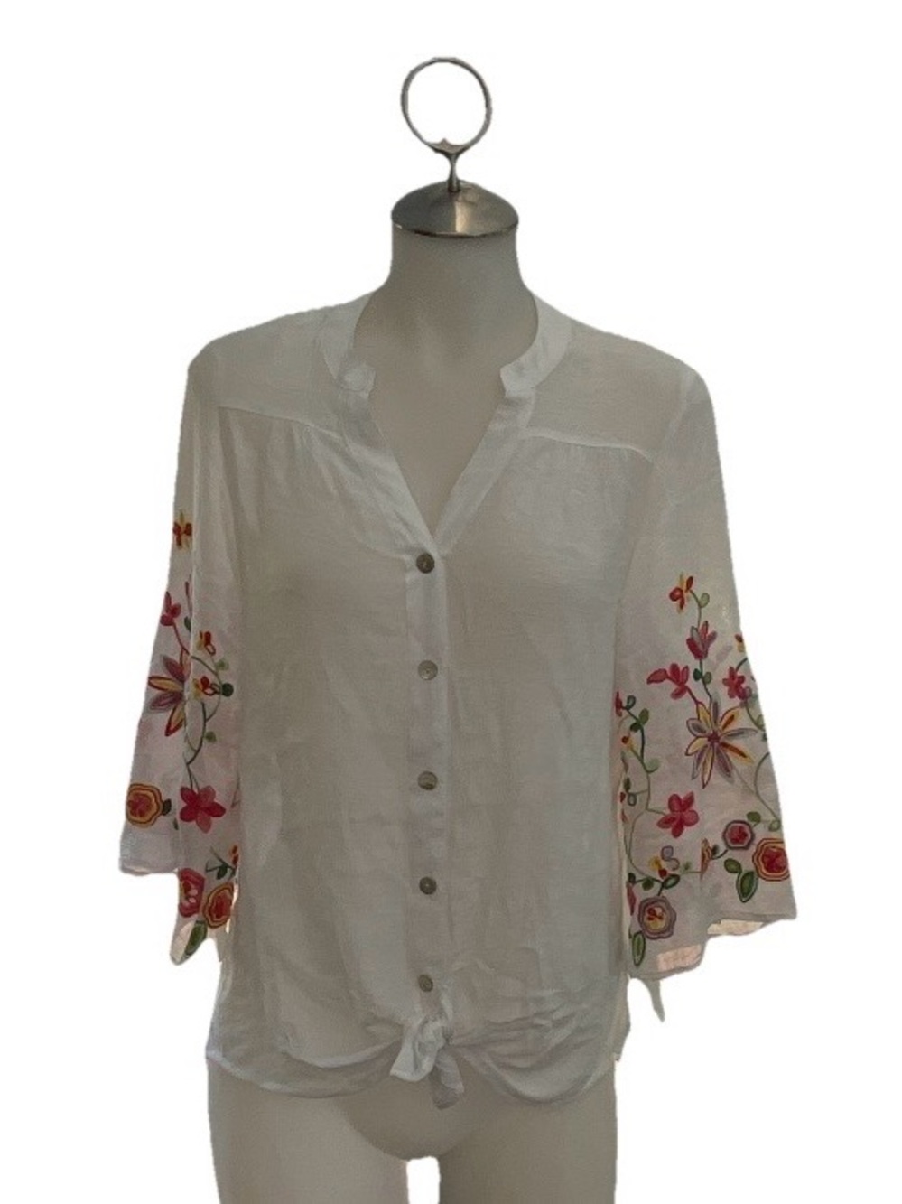 Figueroa & Flowers White Floral-Embroidered Button-Front Women's Top